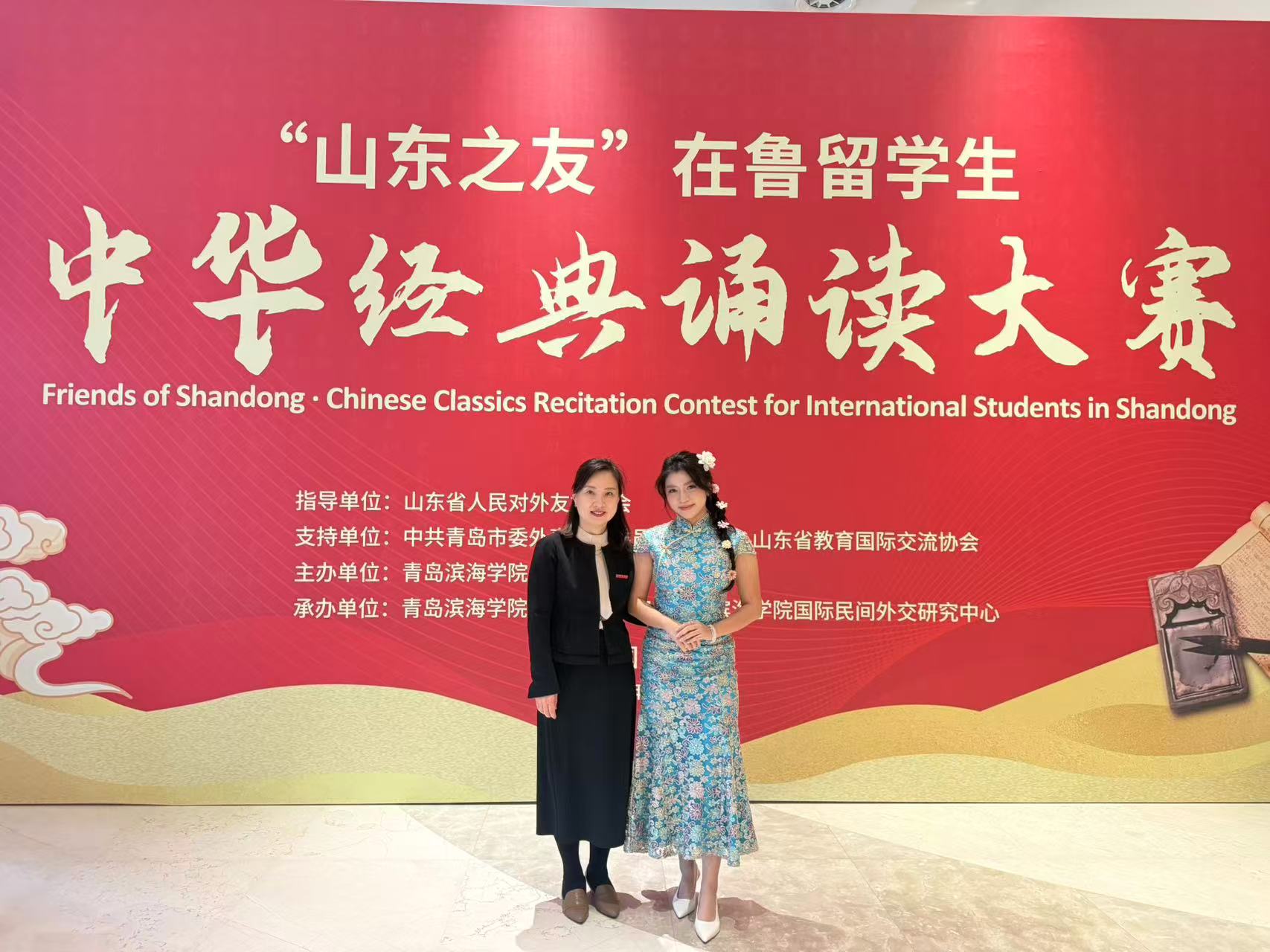 cô gái nhà My Chinese đã xuất sắc giành Giải Nhì cuộc thi đọc thơ văn kinh điển cấp tỉnh